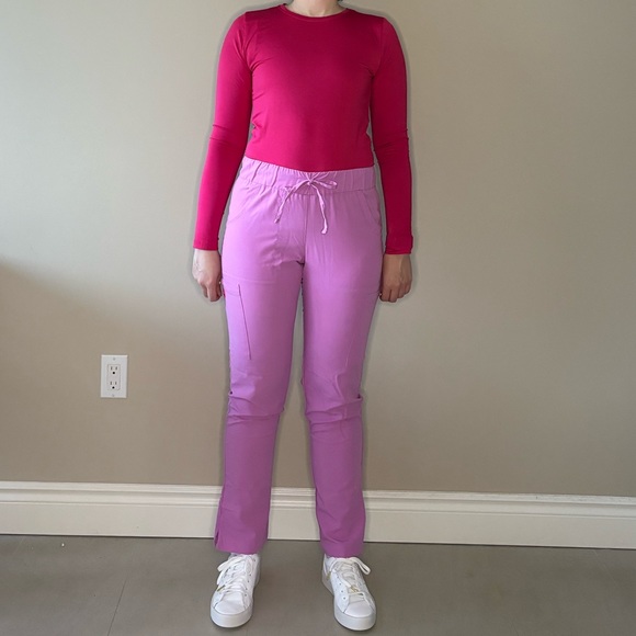 KOI X BETSEY JOHNSON SCRUB SET LIGHT ORCHID XS - Picture 6 of 11